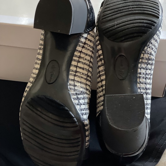 Black and white Sport dress shoes size 7 1/2 - Picture 3 of 4